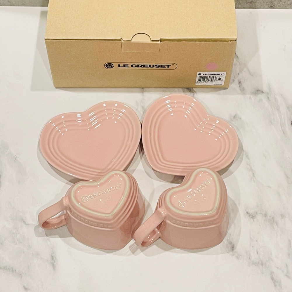 Le Creuset Heart Mugs Set of 2 with Saucer - Picture 7 of 9